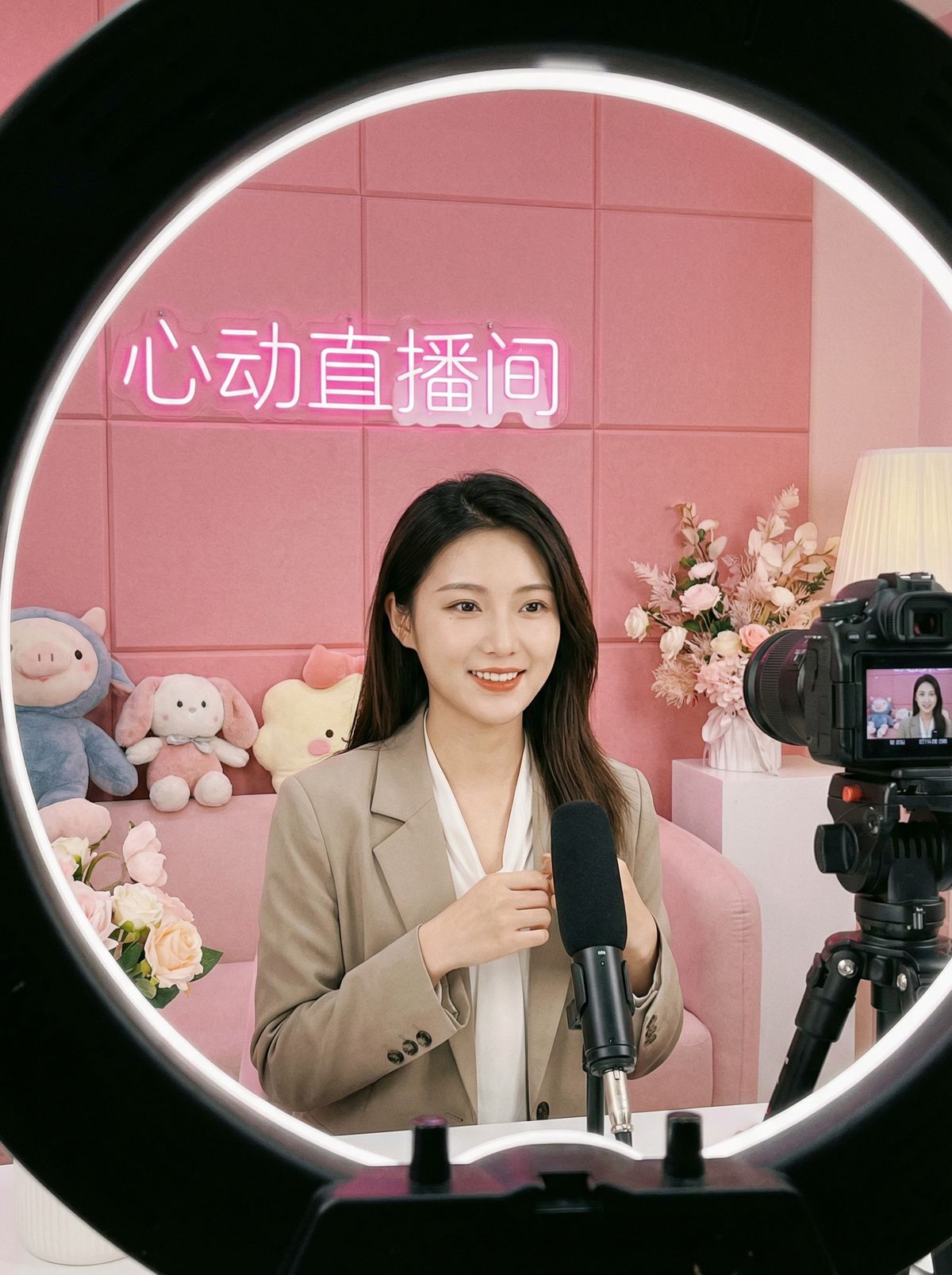 18c一起草美女直播视频